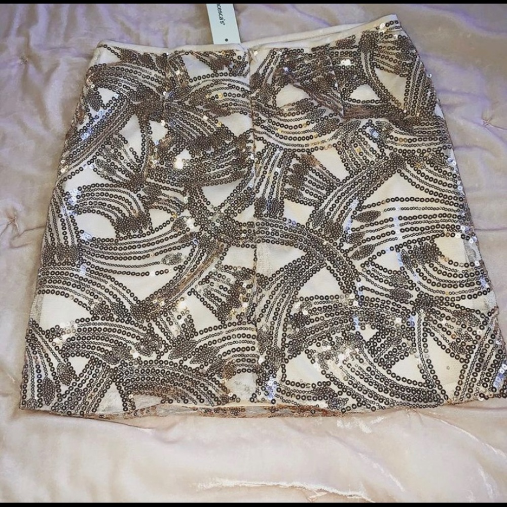 Jun & Ivy sequin mini skirt from Francesca’s - Picture 2 of 3